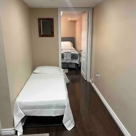 Bernie'S Basement Apartment Milton Exterior photo