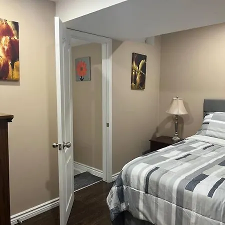Bernie'S Basement Apartment Milton Exterior photo
